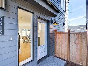 5516 25th Avenue NE, Seattle WA 98105