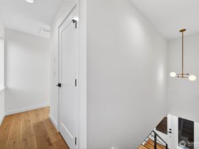 5516 25th Avenue NE, Seattle WA 98105