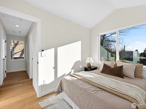 5516 25th Avenue NE, Seattle WA 98105