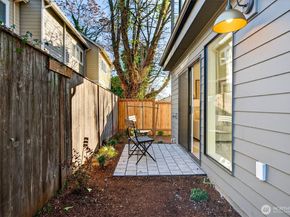 5516 25th Avenue NE, Seattle WA 98105