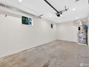 5516 25th Avenue NE, Seattle WA 98105