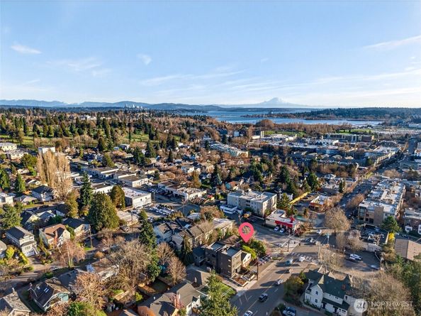 5516 25th Avenue NE, Seattle WA 98105