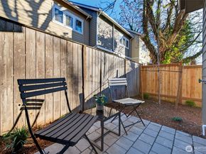 5516 25th Avenue NE, Seattle WA 98105