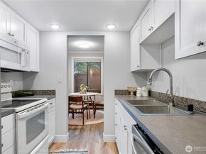 10401 NE 32nd Place A101, Bellevue WA 98004