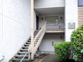 10401 NE 32nd Place A101, Bellevue WA 98004