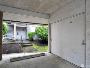 10401 NE 32nd Place A101, Bellevue WA 98004