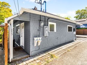 2423 3rd Avenue W, Seattle WA 98119