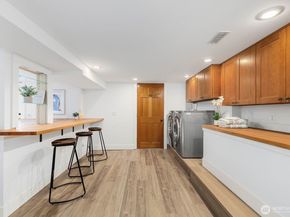 2423 3rd Avenue W, Seattle WA 98119