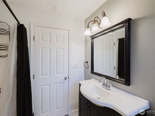 1104 E 31st Street, Bremerton WA 98310