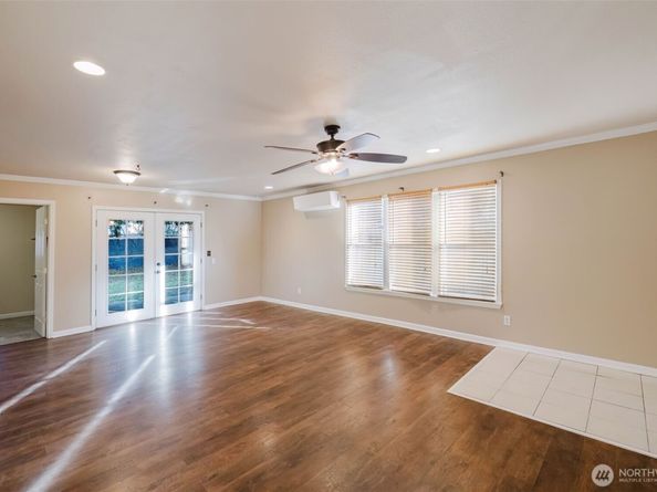 1104 E 31st Street, Bremerton WA 98310