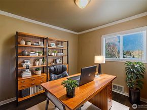 1104 E 31st Street, Bremerton WA 98310