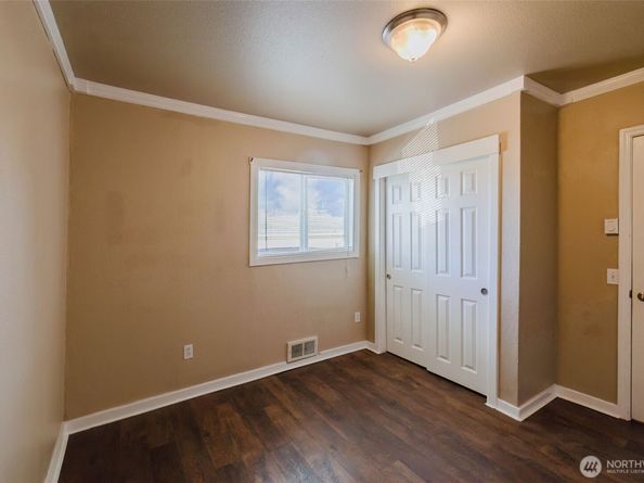 1104 E 31st Street, Bremerton WA 98310