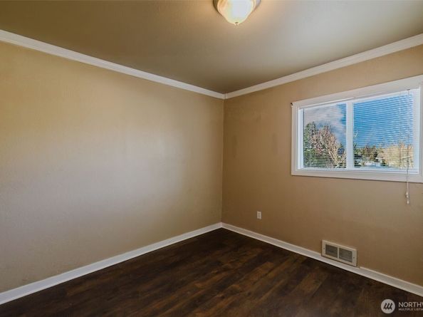 1104 E 31st Street, Bremerton WA 98310