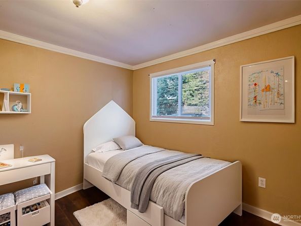 1104 E 31st Street, Bremerton WA 98310