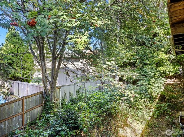 216 S 173rd Place, Burien WA 98148