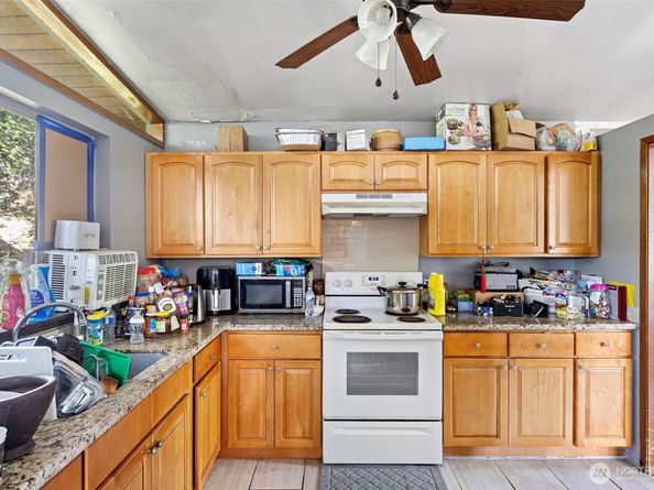 216 S 173rd Place, Burien WA 98148