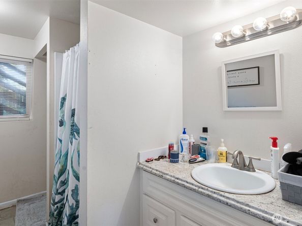 216 S 173rd Place, Burien WA 98148