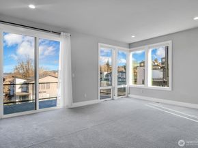 1113 N 39th Court, Renton WA 98056