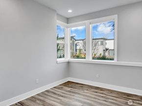 1113 N 39th Court, Renton WA 98056