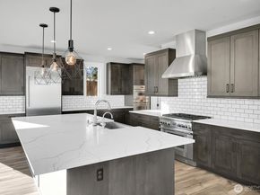 1113 N 39th Court, Renton WA 98056