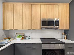 713 B N 70th Street, Seattle WA 98103