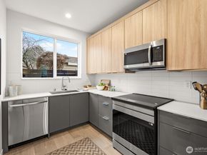 713 B N 70th Street, Seattle WA 98103