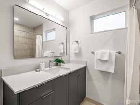 713 B N 70th Street, Seattle WA 98103