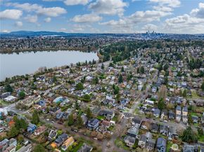 713 B N 70th Street, Seattle WA 98103