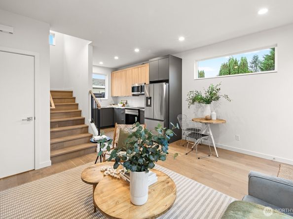 713 B N 70th Street, Seattle WA 98103