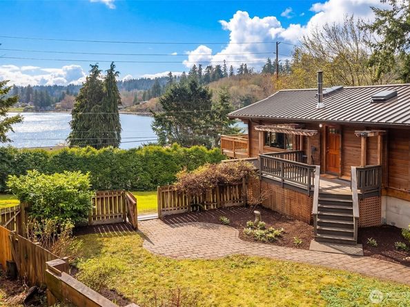 8121 SW 222nd Place, Vashon WA 98070