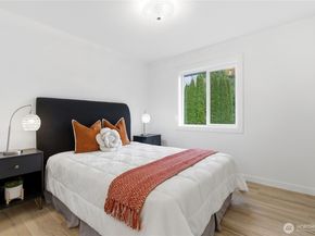 8828 NE 152nd Street, Kenmore WA 98028