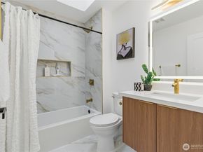 8828 NE 152nd Street, Kenmore WA 98028