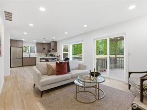 8828 NE 152nd Street, Kenmore WA 98028