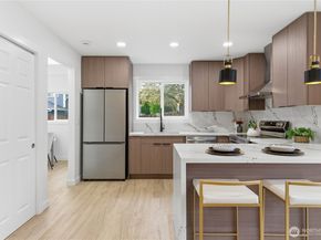 8828 NE 152nd Street, Kenmore WA 98028