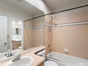 1504 Aurora Ave N 504, Seattle WA 98109