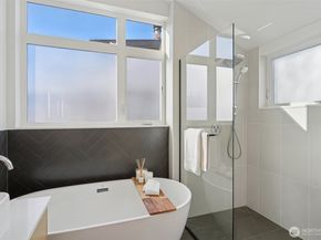 515 Howe A, Seattle WA 98109