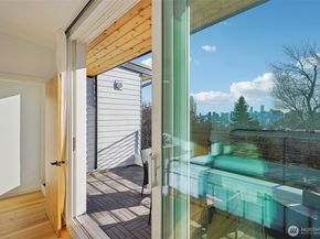 515 Howe A, Seattle WA 98109