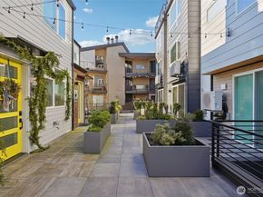 515 Howe A, Seattle WA 98109