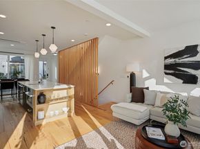 515 Howe A, Seattle WA 98109