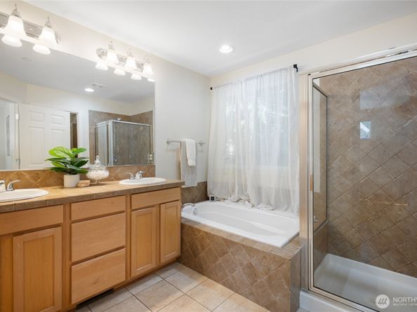 10790 221st Lane NE 28, Redmond WA 98053