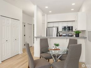 122 S State Street 207 E, Kirkland WA 98033