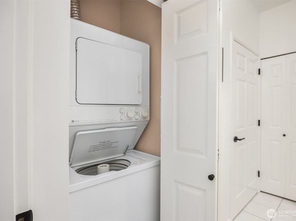 122 S State Street 207 E, Kirkland WA 98033