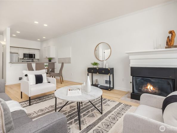 122 S State Street 207 E, Kirkland WA 98033