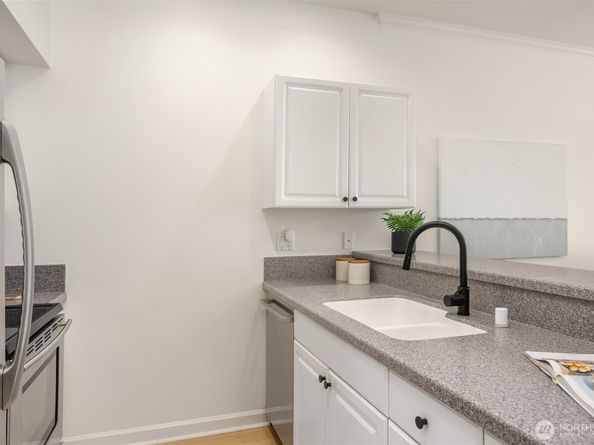 122 S State Street 207 E, Kirkland WA 98033