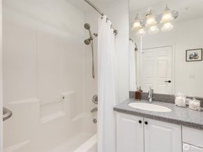 122 S State Street 207 E, Kirkland WA 98033