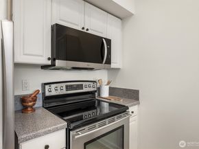 122 S State Street 207 E, Kirkland WA 98033