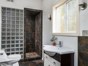 9521 25th Avenue NW, Seattle WA 98117