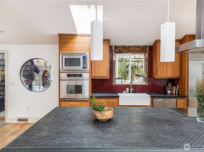 9521 25th Avenue NW, Seattle WA 98117