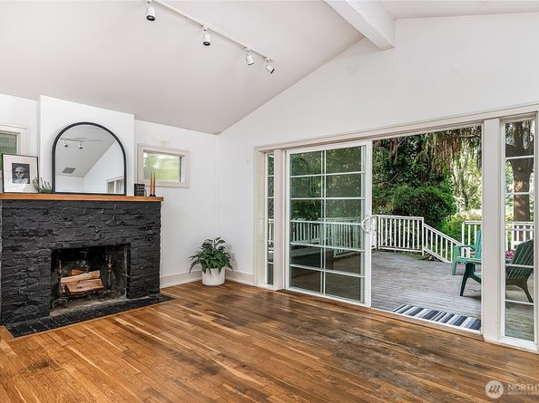 9521 25th Avenue NW, Seattle WA 98117
