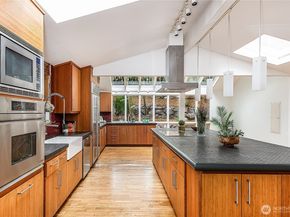 9521 25th Avenue NW, Seattle WA 98117